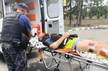 Росгвардейцы спасли двоих мужчин после взрыва в Волновахском районе