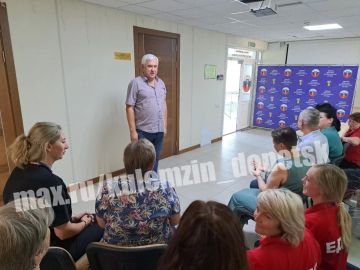 Сегодня состоялась рабочая встреча заместителя главы администрации городского округа Донецк с трудовым коллективом муниципального казенного учреждения «Единая дежурно-диспетчерская служба г.о. Донецк»
