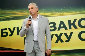Начальник Управления Минюста России по Донецкой Народной Республике Сергей Шерстобитов принял участие в торжественной церемонии вручения дипломов выпускникам ДГУЮ Минюста России