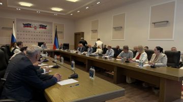 Депутаты Народного Совета приняли участие в стратегической сессии в Правительстве Республики