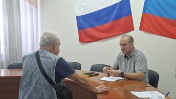 Валентин Левченко: В Управе Киевского внутригородского района состоялся очередной приём граждан, который провёл исполняющий обязанности руководителя Управы Киевского внутригородского района Александр Хромоногих