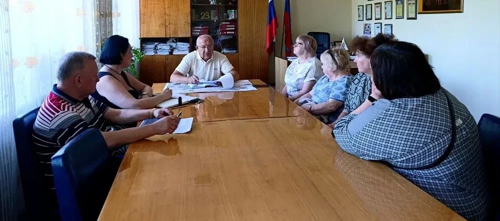 Наталья Бегуненко: В понедельник, 13 июля, первый заместитель руководителя Управы Петровского внутригородского района Администрации городского округа Донецк Юрий Иванович Плахутин провел еженедельный прием граждан