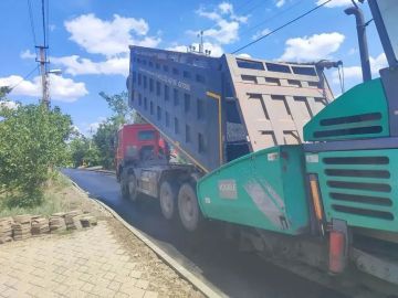 Восстановление дорог в Ясиноватой и обустройство новых остановочных павильонов в Иловайске – регионы продолжают оказывать помощь подшефным муниципалитетам Республики