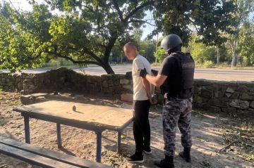 В Донецке мужчина зашел в магазин «гранатой» в руках