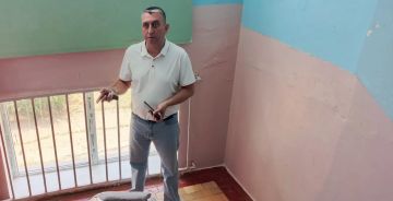 Сегодня, 15 июля 2026 года, в рамках проектов «Управдом» и "Школа ЖКХ", первый заместитель руководителя Управы Роман Гладких провел встречу с жителями по адресу ул. Прудовая, 1