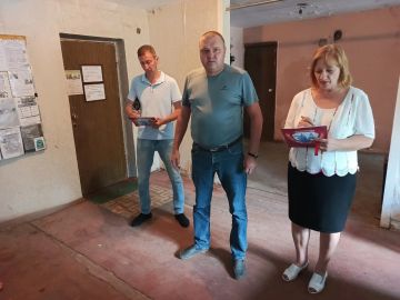 Сегодня, 15 июля 2026 года, в рамках проектов «Управдом» и "Школа ЖКХ", руководитель Управы Алексей Дмитрюк провел встречу с жителями по адресу проспект Семашко, 9