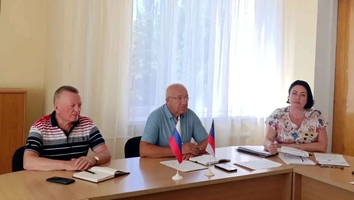 Наталья Бегуненко: Сегодня, 15 июля, первый заместитель руководителя Управы Петровского внутригородского района Администрации г.о. Донецк Плахутин Юрий Иванович провел еженедельное аппаратное совещание