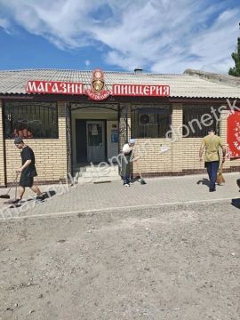 Предприятия торговли и ГУП ДНР «Рынки Донбасса» присоединились к еженедельной акции «Чистый четверг» и привели в порядок свои прилегающие территории