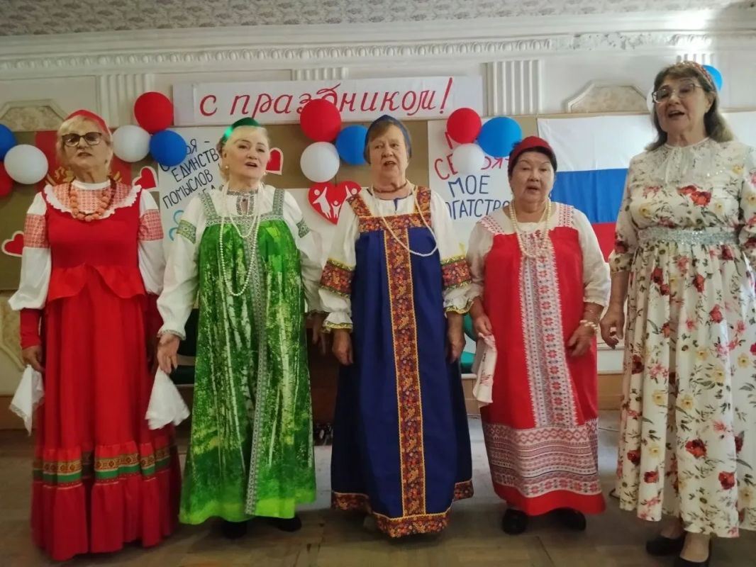 Фольклор объединяет сердца: в Киевском районе Донецка прошел праздничный концерт