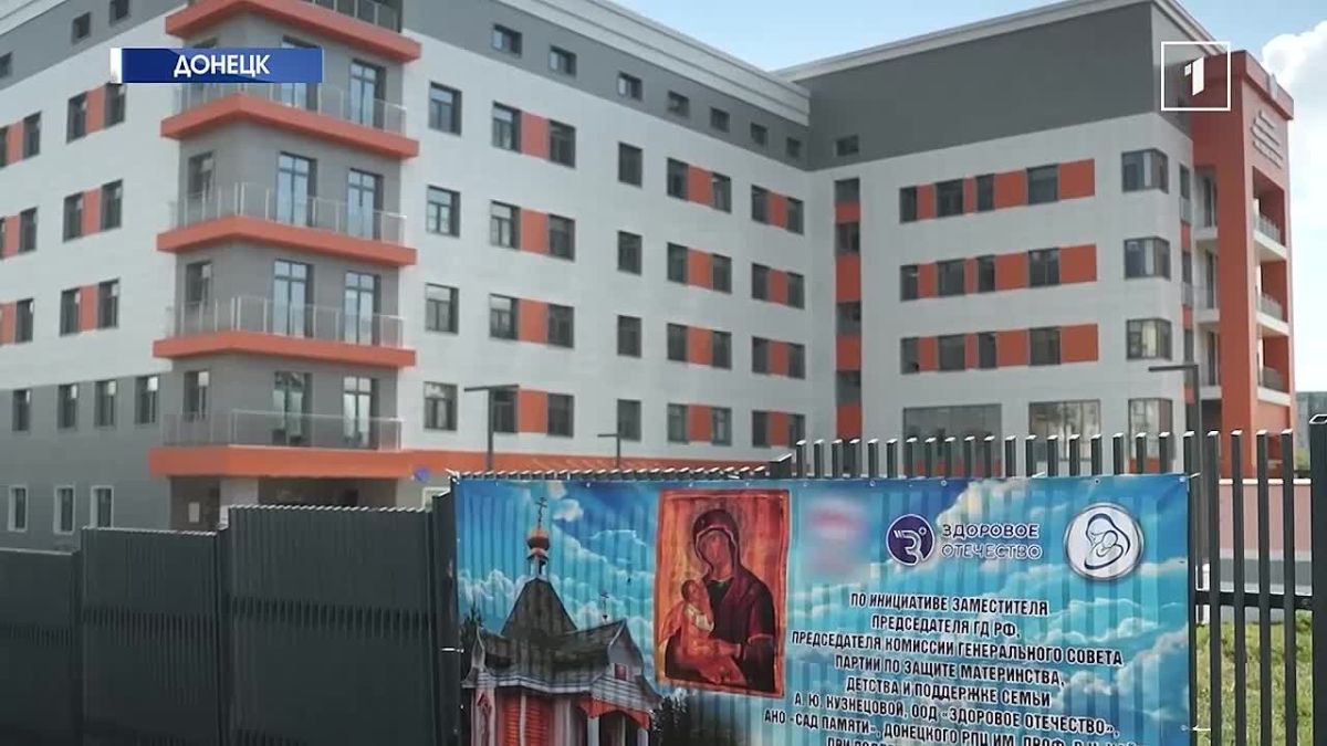 Рабочая поездка Анны Кузнецовой в Республику: от встречи с Главой ДНР до посещения больниц