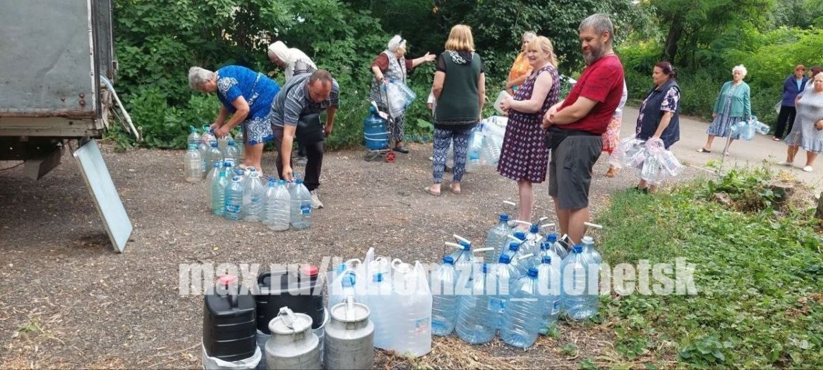 Донецкие производители воды организовали бесплатную доставку питьевой воды жителям Кировского и Калининского районов