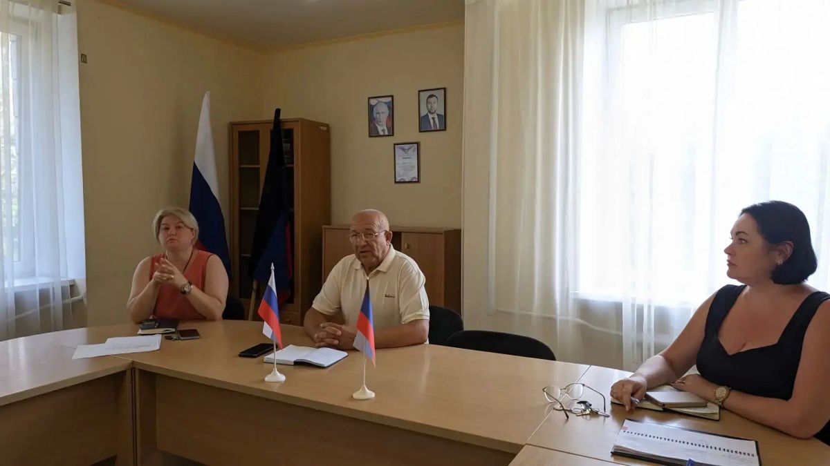 Наталья Бегуненко: Первый заместитель руководителя Управы Петровского внутригородского района Администрации городского округа Донецк Плахутин Юрий Иванович провёл занятие для сотрудников Управы района, посвящённое вопросам...
