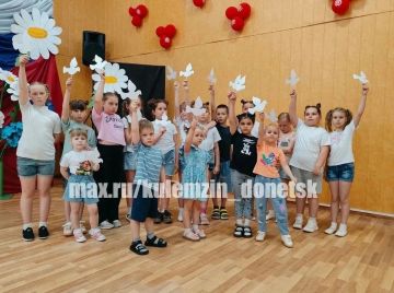 В Донецке прошла акция «В огне войны сгорело детство»