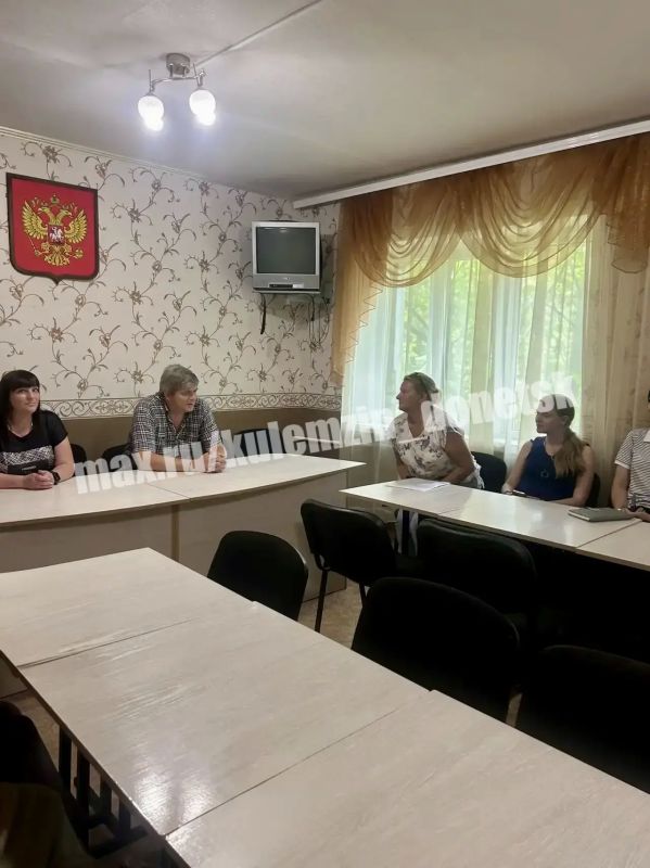 Состоялась встреча заместителя главы администрации г. о. Донецк с трудовым коллективом муниципального казенного учреждения «Централизованная бухгалтерия учреждений образования Киевского района города Донецка»