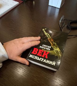 Андрей Крамар: Пятничный вечер – то самое время, когда можно хоть на пару часов отвлечься от всей рабочей повестки с бесконечными обсуждениями, совещаниями и согласованиями, погрузившись в мир книг