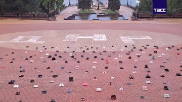 В Донецке создали инсталляцию в память о детях-жертвах войны в Донбассе, передает корреспондент ТАСС