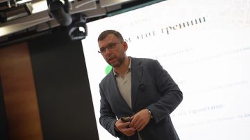 Глава ДНР провёл лекцию для участников проекта «ПолитЗавод»
