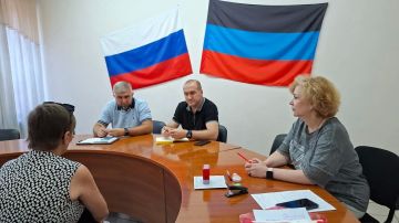 В Управе Киевского внутригородского района состоялся приём граждан, проведённый и.о. руководителем Управы Вячеславом Лаврушко совместно с заместителем руководителя Управы Александром Хромоногих