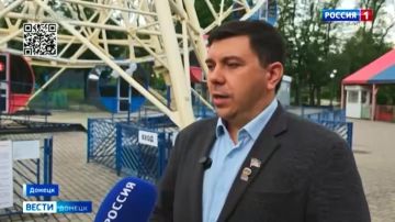 Белые шары над памятью. В Донецке, в парке имени Щербакова, прошла особая памятная акция в преддверии Дня памяти детей — жертв войны в Донбассе