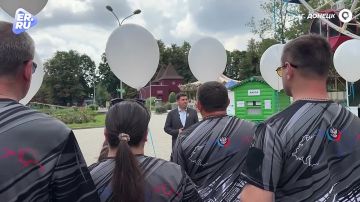 Белые шары стали посланием в небеса – в память о погибших детях Донбасса