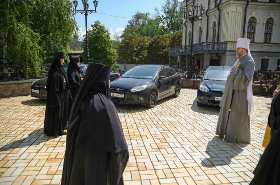 Три женских монастыря ДНР получили автомобили в День Крещения Руси