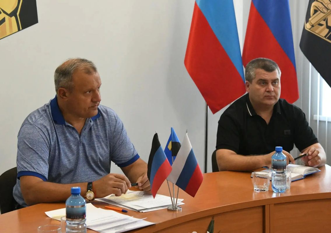 Представители Минстроя ДНР приняли участие в оперативном совещании по вопросам благоустройства и безопасности жилого фонда Донецка