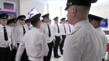 В Мариуполе состоялся первый выпуск специалистов Донецкого филиала академии МВД
