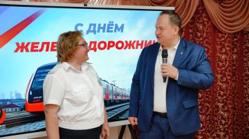 Вдвойне особенный день. . Для заместителя начальника Донецкой детской железной дороги Светланы Финенковой День железнодорожника в этом году стал вдвойне особенным