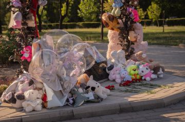 В Донецке почтили память детей, погибших при атаке ВСУ на Архипо-Осиповку