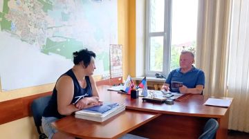 Наталья Бегуненко: Заместитель руководителя Управы Петровского внутригородского района Администрации городского округа Донецк Сергей Васильевич Чуб провёл еженедельный приём жителей района