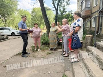 Алексей Кулемзин: На одной из встреч с жителями Будённовского района ко мне обратились относительно аварийного состояния козырька подъезда их дома по улице Полоцкой