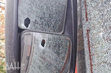 Украинский дрон атаковал автобус в Донецке, есть пострадавший