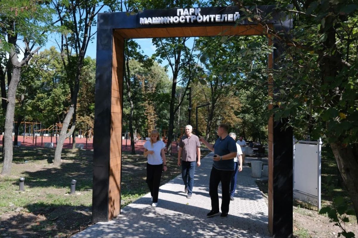 В Ясиноватой завершается строительство амфитеатра в новом парке «Машиностроителей»