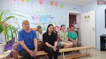 Председатель Народного Совета ДНР Константин Кузьмин провел встречу с коллективом детского сада №187 в Донецке, а также осмотрел помещения садика