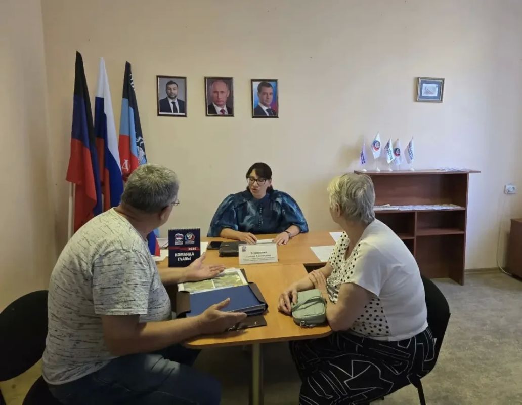 Приём граждан в общественной приёмной партии "Единая Россия"