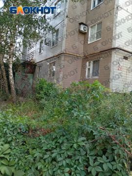 Ни воды, ни лифта: на Независимости, 26-а таскают воду пешком