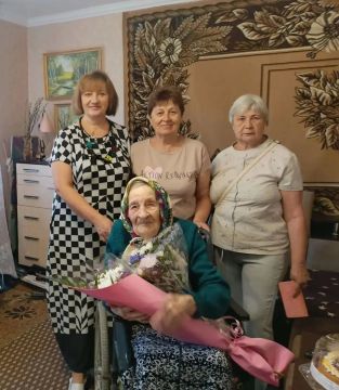 Сегодня, 15 августа 2026 года, со 100-летним юбилеем жительницу Кировского района г. Донецка, труженицу тыла, вдову инвалида Великой Отечественной войны Чеботок Марию Трифоновну посетили и поздравили заместитель руководителя...