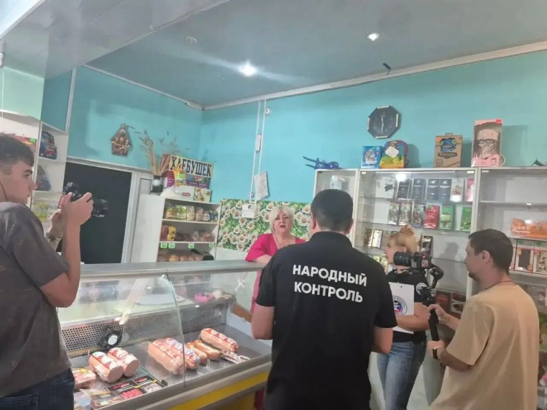 Елена Рязанцева: В Пролетарском внутригородском районе города Донецка прошел плановый рейд Народного контроля по соблюдению правил торговли и санитарных норм совместно с Руководителем Регионального исполнительного комитета...