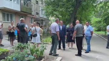 Очередной сход с жителями, на этот раз в Буденновском районе Донецка