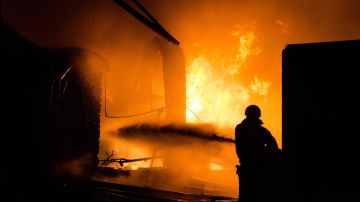 В ДНР почти 17 часов тушили пожар в гипермаркете «Галактика»