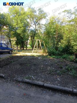 Детскую площадку в Куйбышевском районе Донецка очистили от мусора после нашей публикации