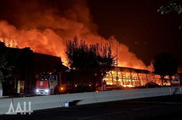 Пожар в донецкой «Галактике» охватил все 14 тыс. кв метров здания — МЧС