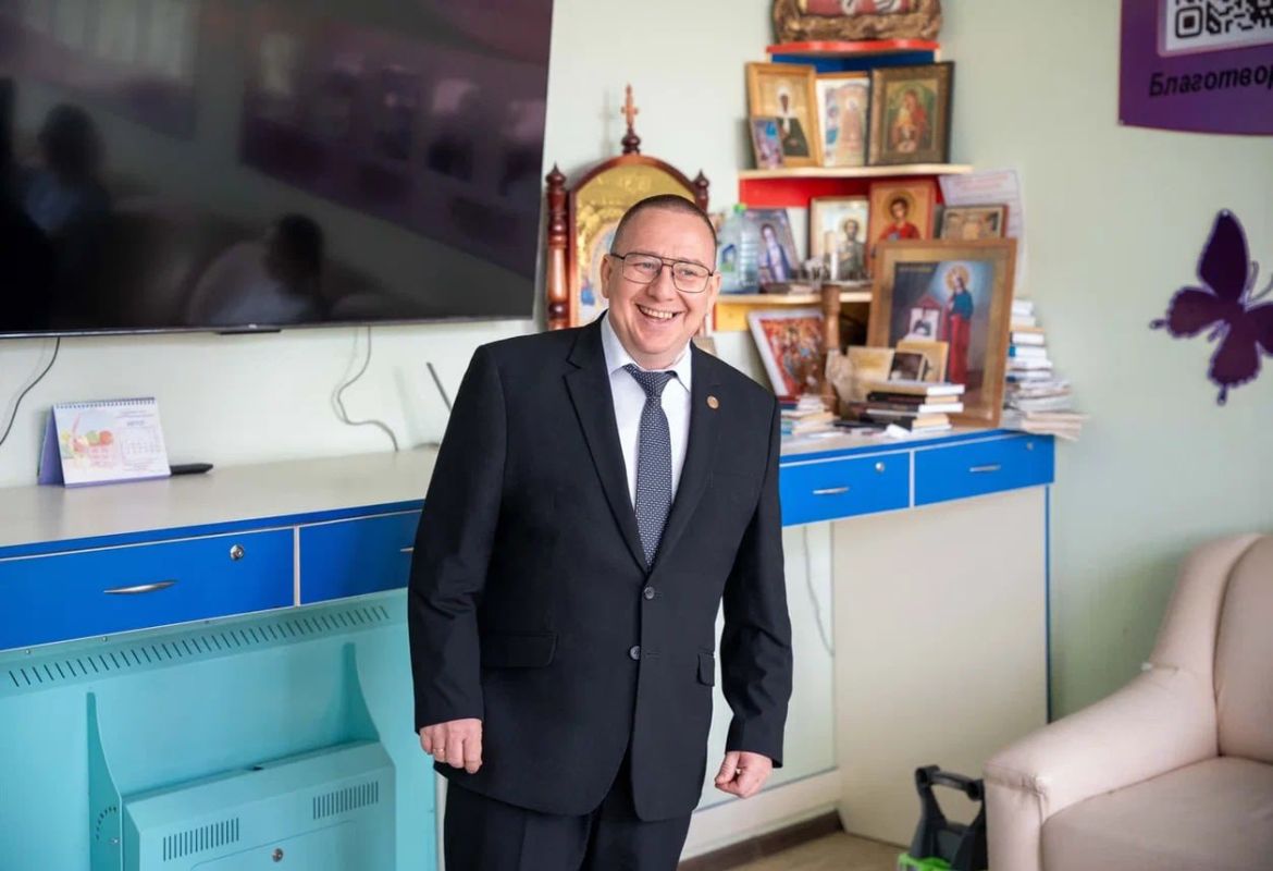 Андрей Крамар: На прошедших выходных сотворили еще одно доброе дело вместе с товарищами из донецкой кинокомпании «Победа»: в Институте неотложной и восстановительной хирургии организовали показ ИИ-сказки про Дашу и...