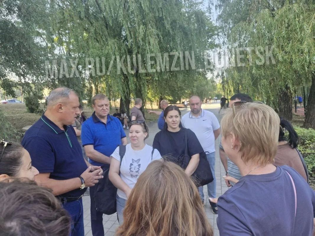 Провел встречу с жителями Ворошиловского района