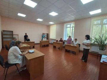 Депутат Старобешевского муниципального совета от партии "Единая Россия" Светлана Матющенко провела встречу с трудовым коллективом ГБОУ "Комсомольская школа № 1 Старобешевского М.О."