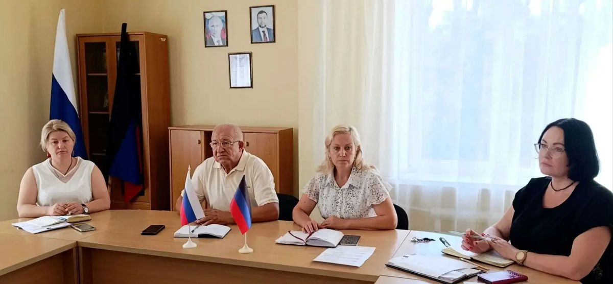 Наталья Бегуненко: Сегодня, 19 августа, руководитель Управы Петровского внутригородского района Администрации г.о. Донецк Бегуненко Наталья Ивановна провела еженедельное аппаратное совещание