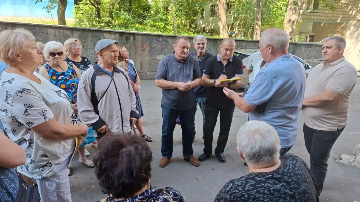 Встреча с жителями дома № 9 по улице Кутузова в рамках партпроекта «Управдом»