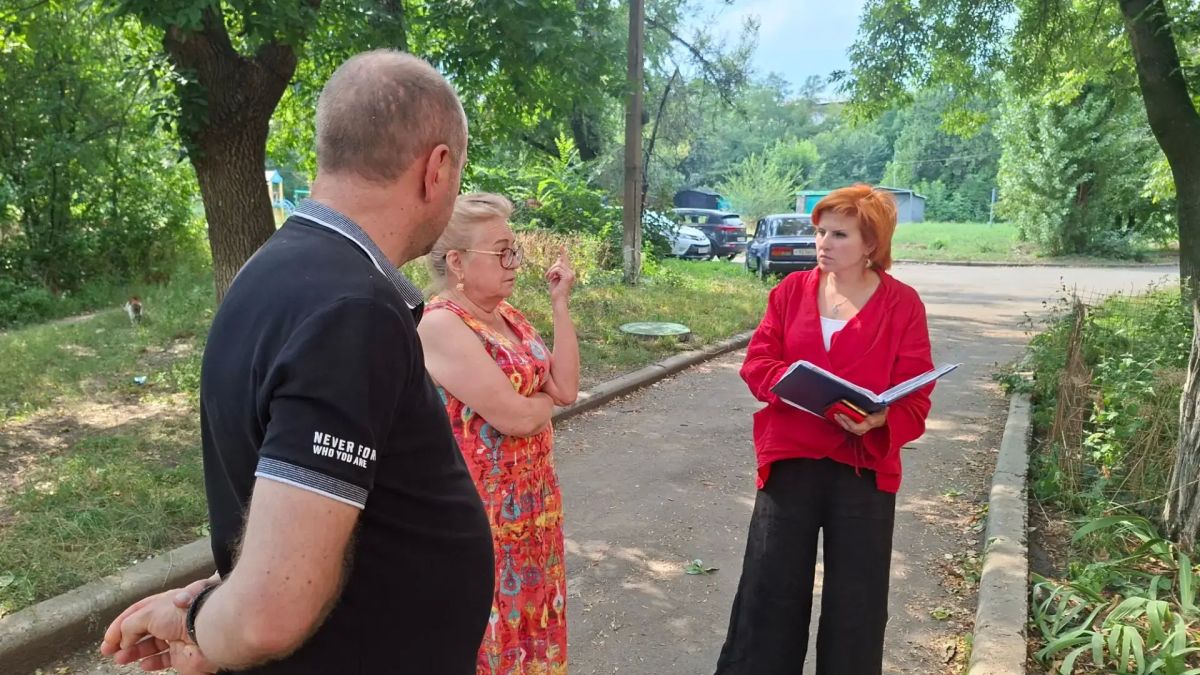 В рамках партпроекта «Управдом» заместитель руководителя Управы Киевского внутригородского района Александр Хромоногих совместно с депутатом Донецкого городского совета Татьяной Шаповал провели встречу с жителями дома № 31...