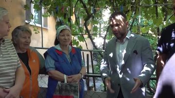 Денис Пушилин на встрече с жильцами многоквартирных домов по улице Литке в Пролетарском районе Донецка обсудил решение текущих проблем