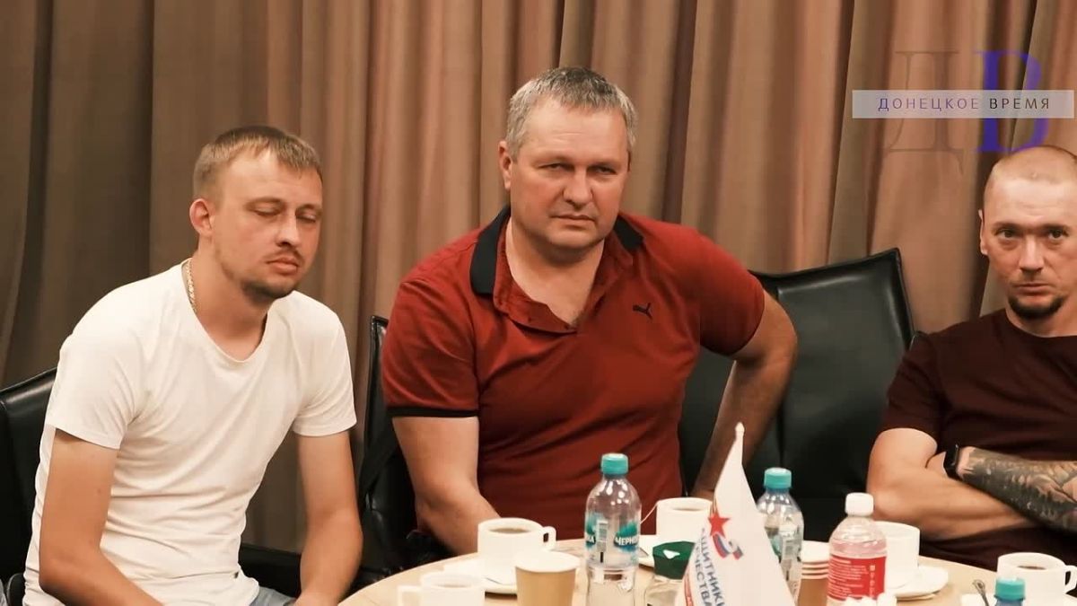 Самые многочисленные: делегация из ДНР провела встречу перед поездкой на форум «Вместе Победим»
